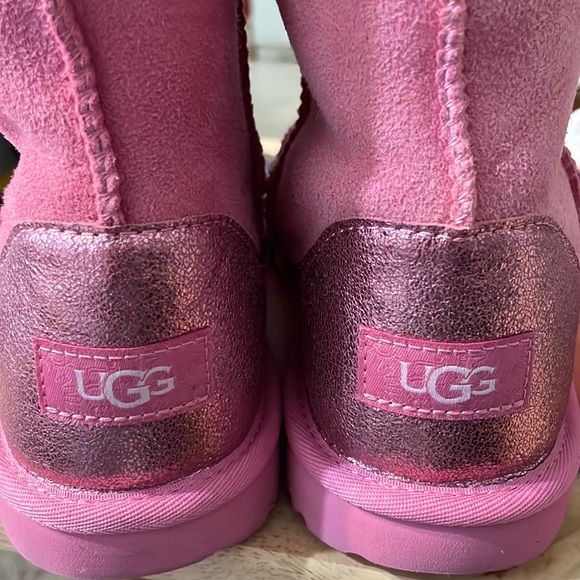 UGG Kid’s Classic II Glitz Shearling Bootie - Picture 3 of 16